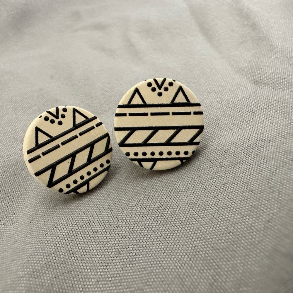 Clay round earrings
